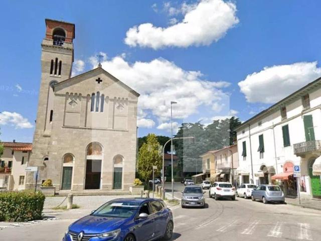 Locale Commerciale in affitto a Sant'Anna, Bagni Di Lucca Ponte