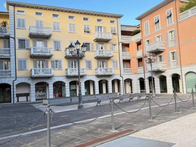 Locale Commerciale in affitto a Sant'Anna, Bagni Di Lucca Ponte