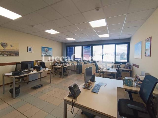 Locale Commerciale in affitto a San Concordio, Bagni Di Lucca Ponte