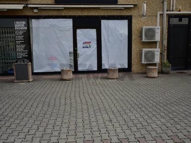 Locale Commerciale in affitto a Santissima Annunziata, Bagni Di Lucca Ponte
