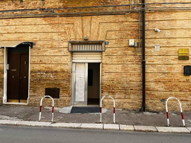 Locale Commerciale in affitto a Puglia, Foggia