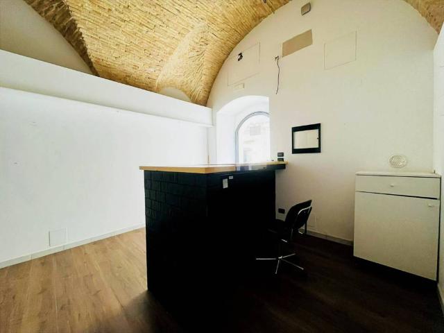 Locale Commerciale in affitto a Puglia, Foggia