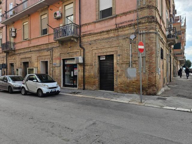 Locale Commerciale in affitto a Puglia, Foggia