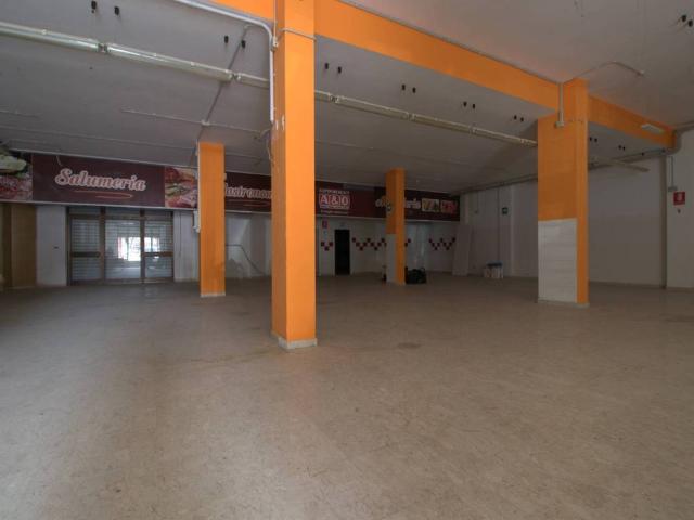 Locale Commerciale in affitto a Puglia, Foggia