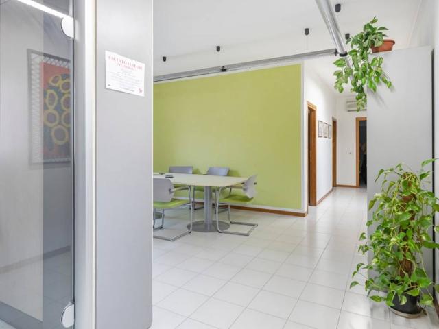Locale Commerciale in affitto a Unione dei comuni della Bassa Romagna, Lugo