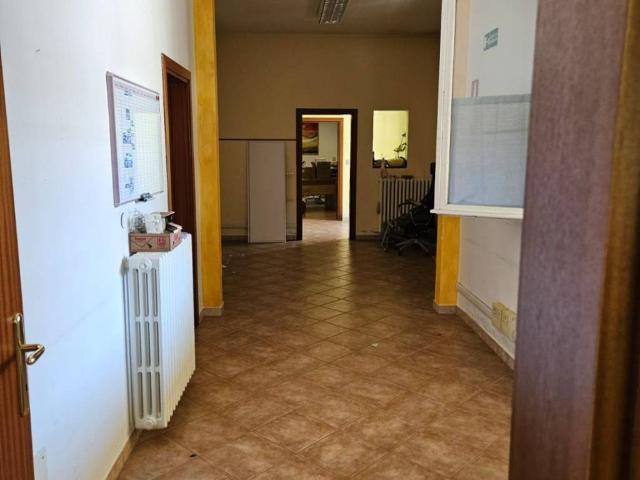 Locale Commerciale in affitto a Unione dei comuni della Bassa Romagna, Lugo