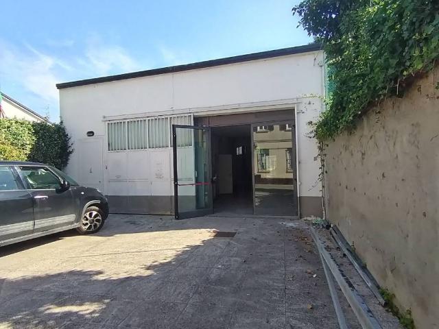 Locale Commerciale in affitto a Unione dei comuni della Bassa Romagna, Lugo
