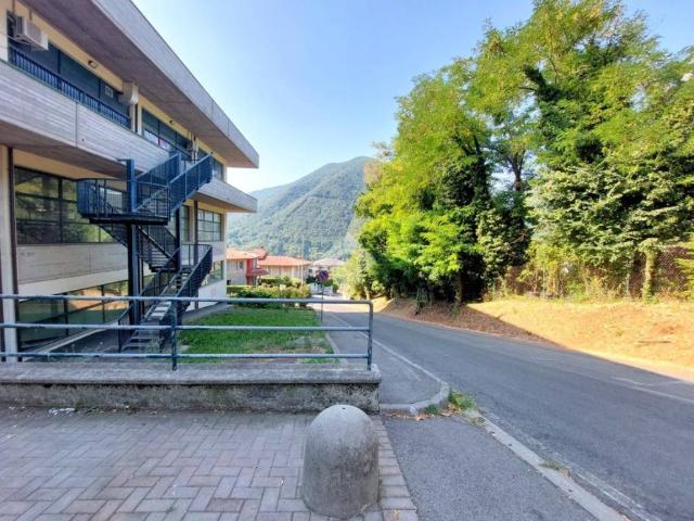Locale Commerciale in affitto a Comunità montana della valle Trompia, Lumezzane