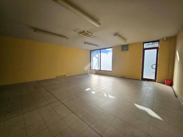 Locale Commerciale in affitto a Comunità montana della valle Trompia, Lumezzane