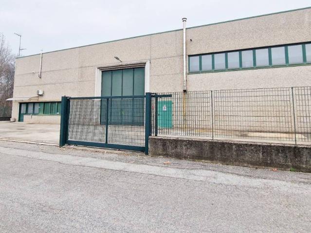 Locale Commerciale in affitto a Careggia, Lombardia