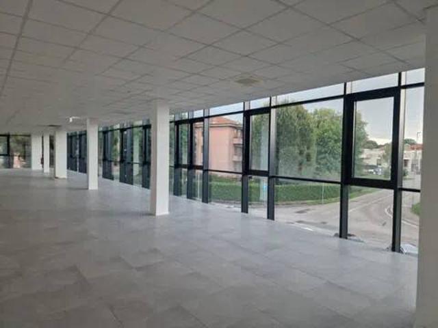 Locale Commerciale in affitto a Caccivio, Lurate Caccivio