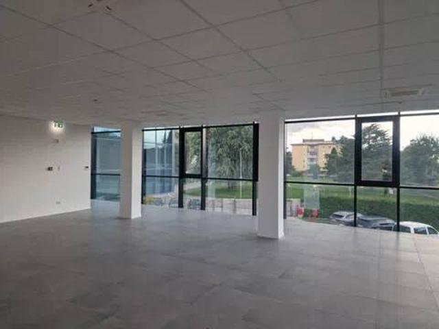 Locale Commerciale in affitto a Caccivio, Lurate Caccivio
