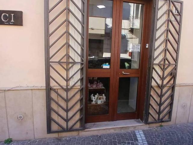 Locale Commerciale in affitto a Casalba, Macerata Campania
