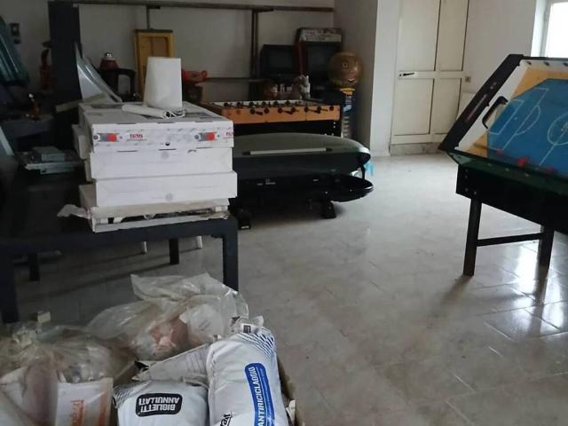 Locale Commerciale in affitto a Macerata Campania, Campania