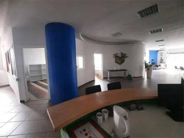 Locale Commerciale in affitto a Marche, Macerata