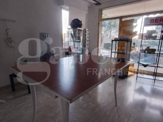 Locale Commerciale in affitto a San Francesco, Marche