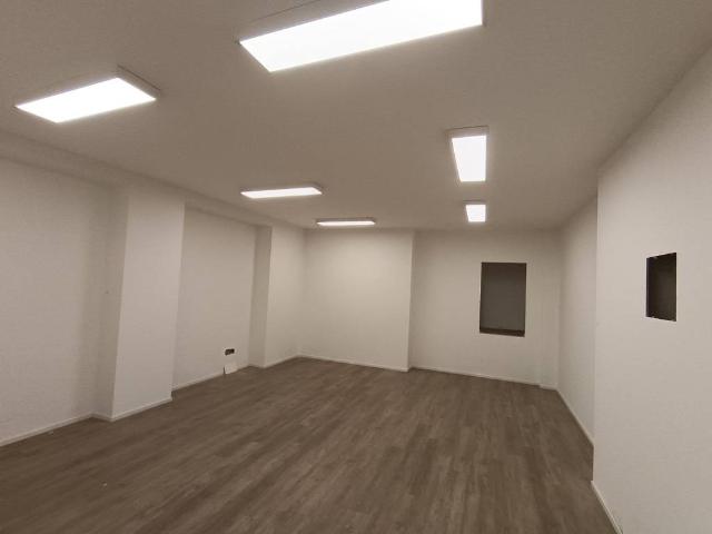 Locale Commerciale in affitto a San Francesco, Marche