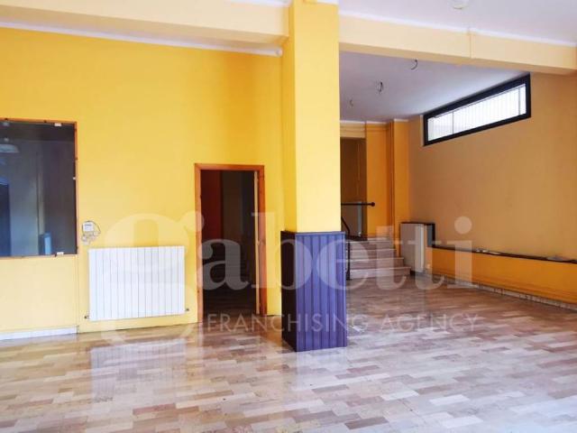 Locale Commerciale in affitto a San Francesco, Marche