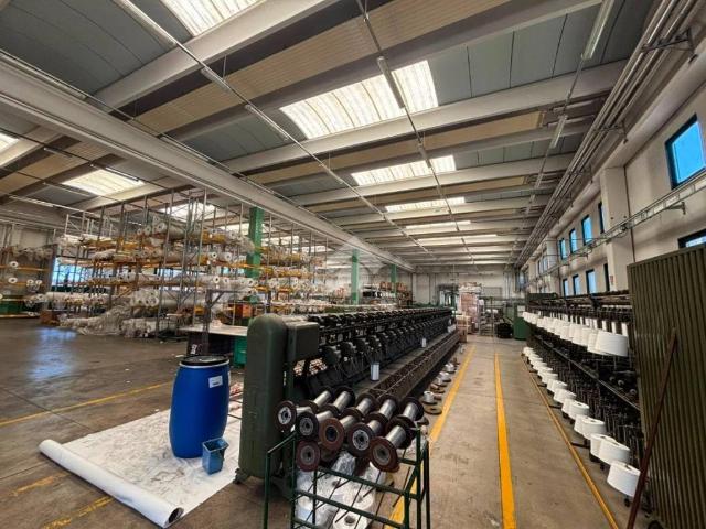 Locale Commerciale in affitto a Macherio, Lombardia