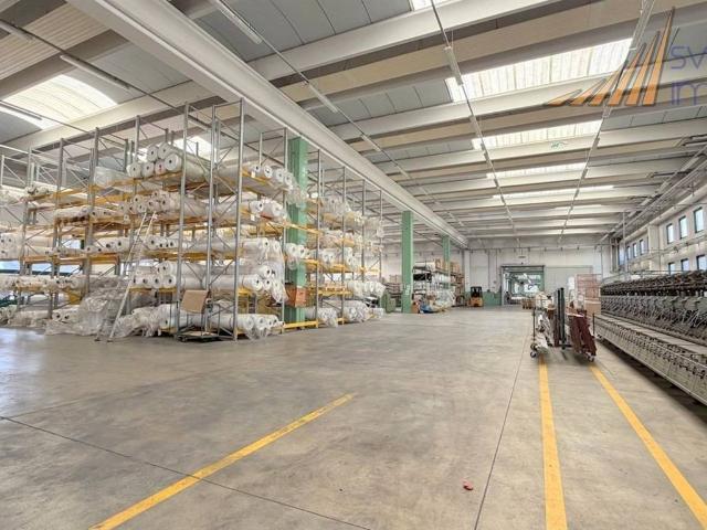Locale Commerciale in affitto a Macherio, Lombardia