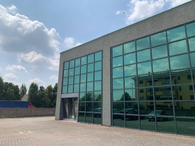 Locale Commerciale in affitto a Macherio, Lombardia