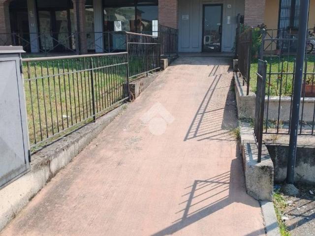 Locale Commerciale in affitto a Unione dei Comuni Bassa Bresciana Occidentale, Maclodio
