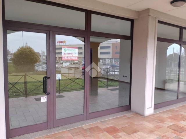 Locale Commerciale in affitto a Unione dei Comuni Bassa Bresciana Occidentale, Maclodio