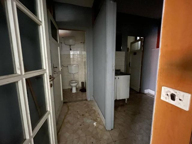 Locale Commerciale in affitto a Maddaloni, Campania