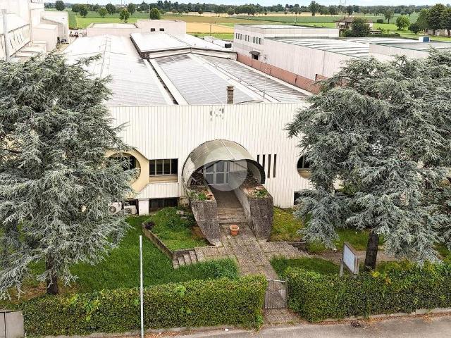 Locale Commerciale in affitto a Madignano, Lombardia