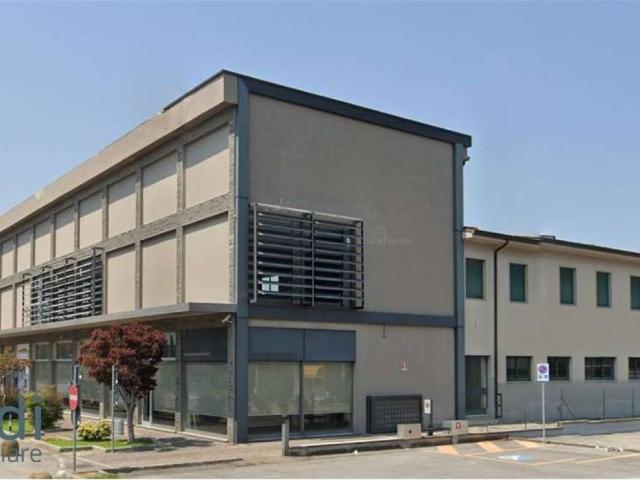 Locale Commerciale in affitto a Madignano, Lombardia