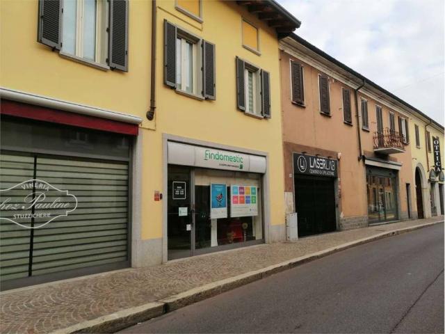 Locale Commerciale in affitto a Magenta, Lombardia