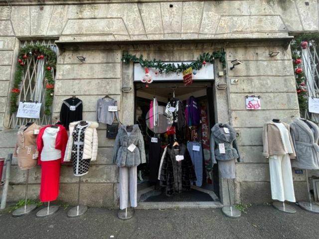 Locale Commerciale in affitto a Magenta, Lombardia
