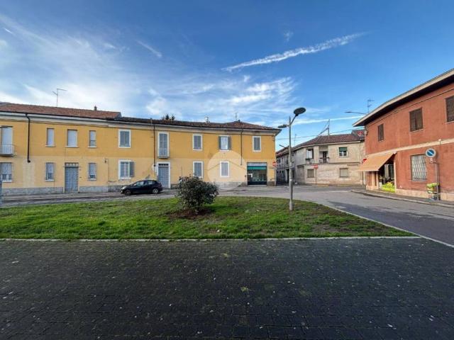 Locale Commerciale in affitto a Magenta, Lombardia