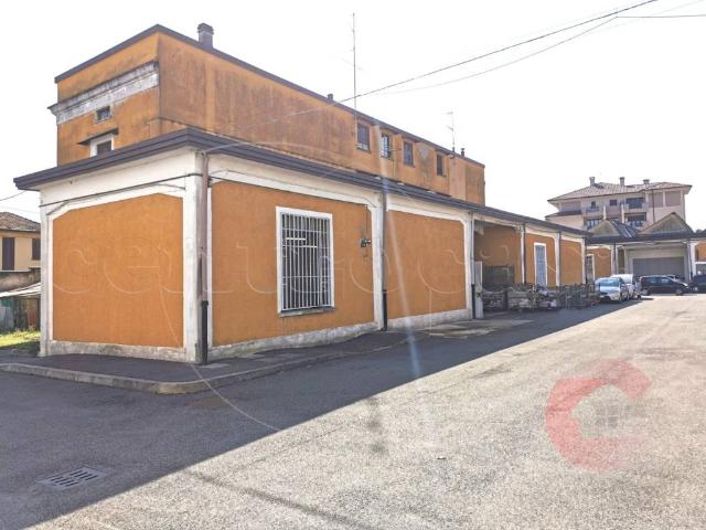 Locale Commerciale in affitto a Magenta, Lombardia