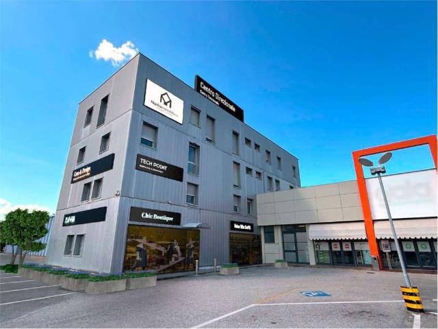 Locale Commerciale in affitto a Soccorso, Magione