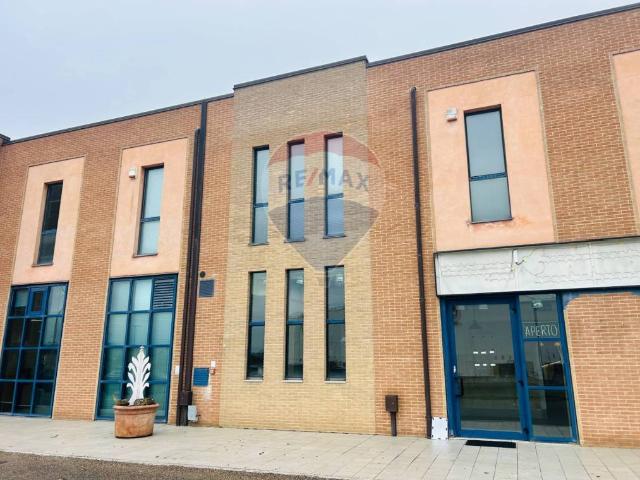 Locale Commerciale in affitto a Soccorso, Magione