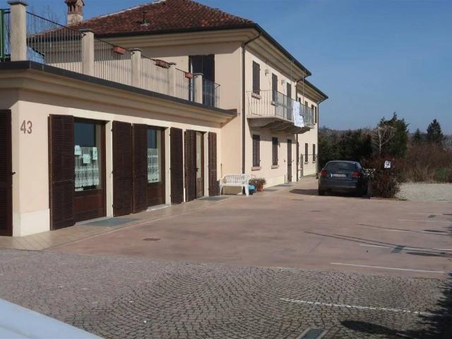 Locale Commerciale in affitto a Piemonte, Cuneo