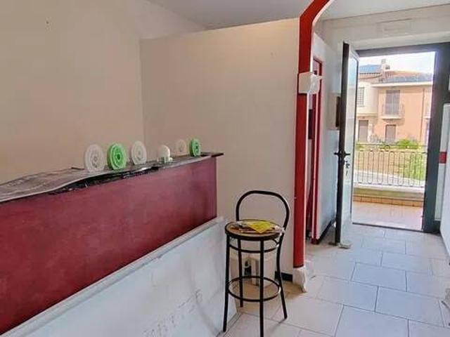 Locale Commerciale in affitto a Marche, Fermo