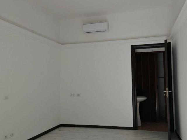 Locale Commerciale in affitto a Puglia, Lecce