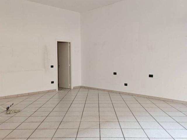 Locale Commerciale in affitto a Puglia, Lecce