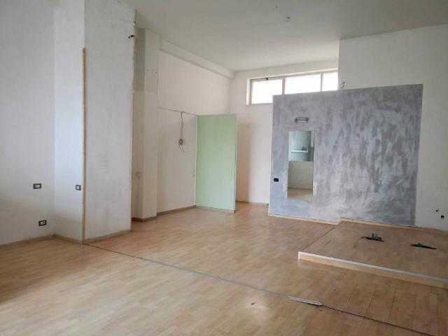 Locale Commerciale in affitto a Puglia, Lecce