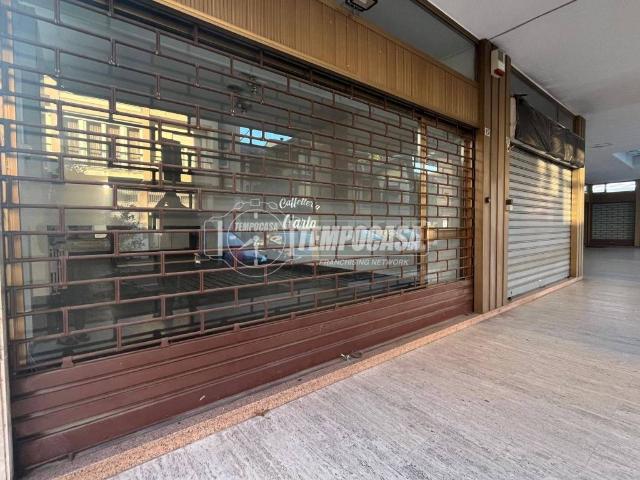 Locale Commerciale in affitto a Magnago, Lombardia