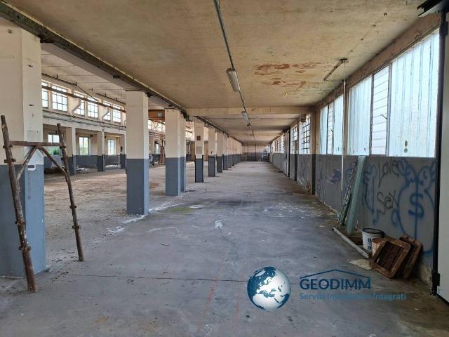 Locale Commerciale in affitto a Magnago, Lombardia