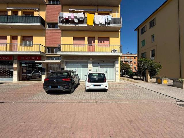 Locale Commerciale in affitto a Unione Terre di Pianura, Malalbergo