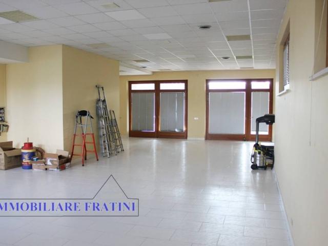 Locale Commerciale in affitto a Marche, Ascoli Piceno