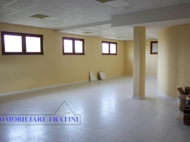Locale Commerciale in affitto a Marche, Ascoli Piceno