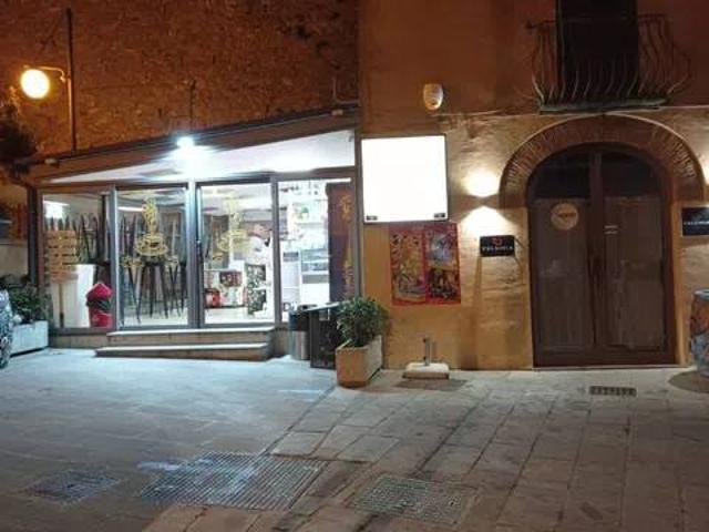 Locale Commerciale in affitto a Unione di Comuni Montani Colline del Fiora, Manciano