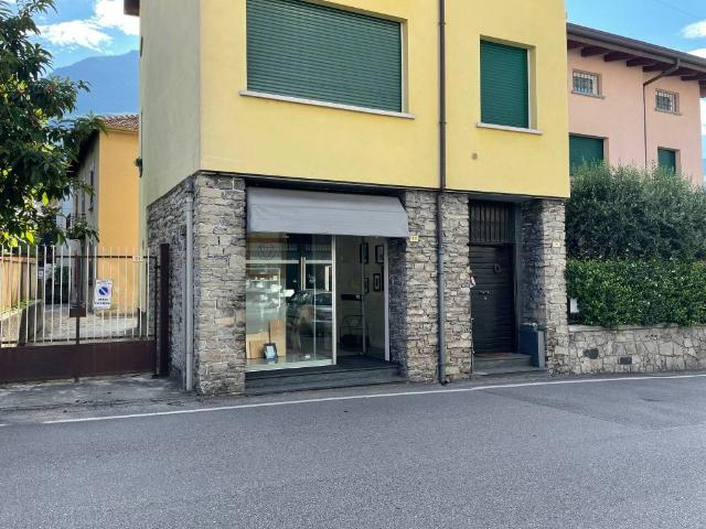Locale Commerciale in affitto a Mandello Del Lario, Lombardia