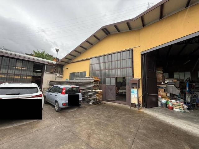 Locale Commerciale in affitto a Somana, Mandello Del Lario