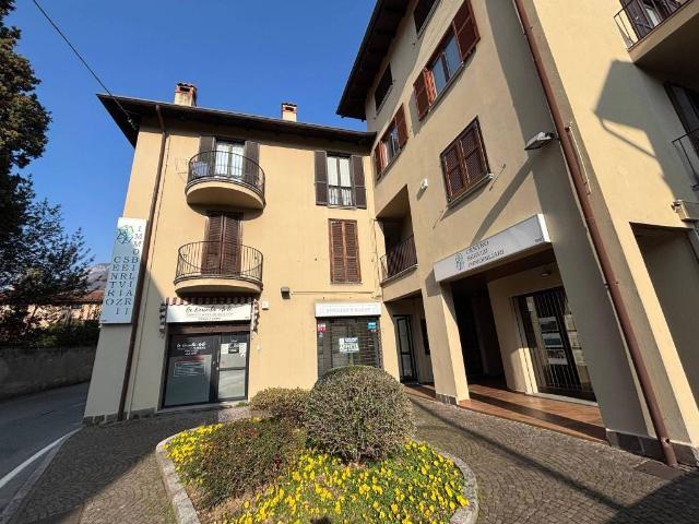 Locale Commerciale in affitto a Mandello Del Lario, Lombardia